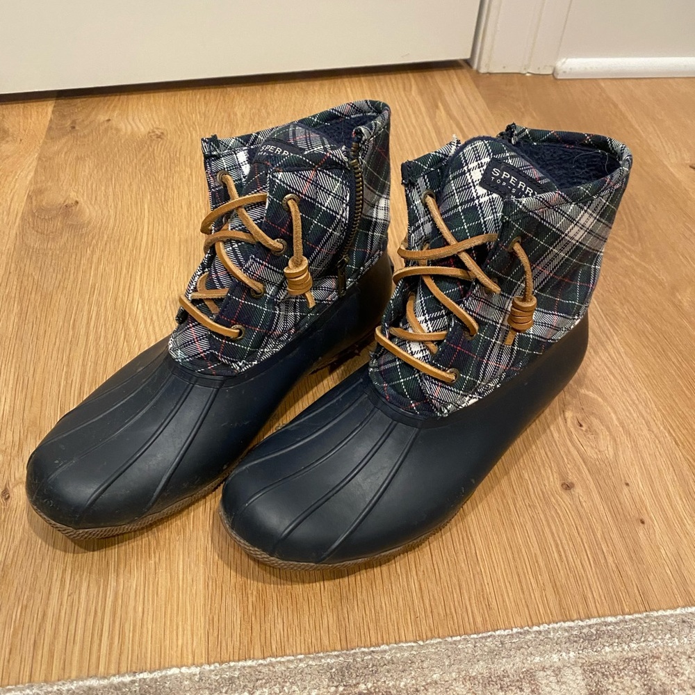 women’s size 9 Sperry duck boots (plaid style).